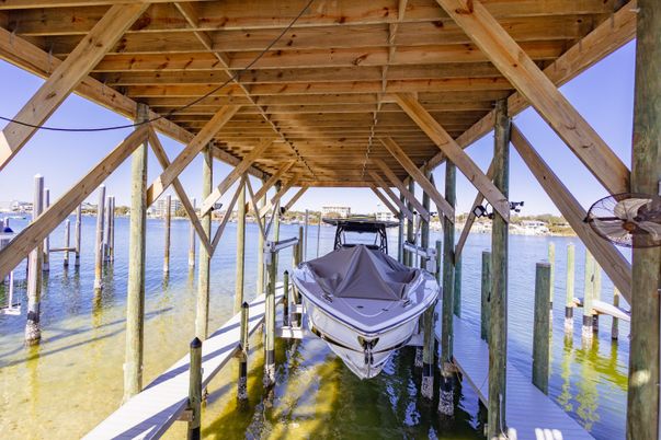 Exterior, Wooden Beams