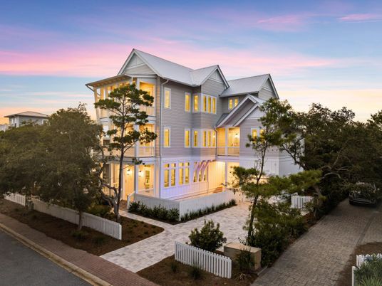 Exterior, Facade, Water, Queen Anne Victorian