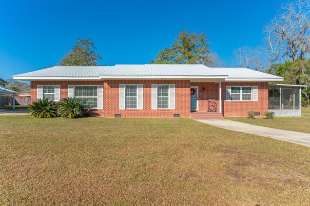 Exterior, Facade, Brick Facade, Ranch
