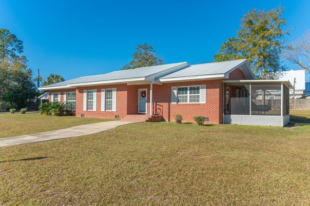 Exterior, Facade, Brick Facade, Ranch