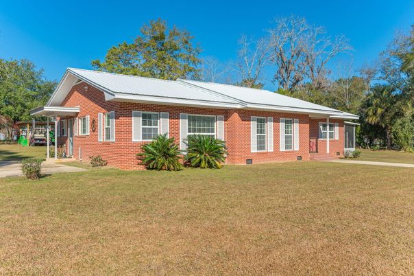 Exterior, Facade, Brick Facade, Ranch