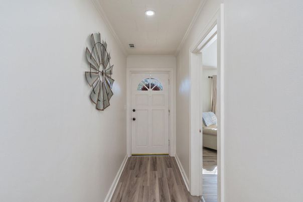 Interior, Recessed Lighting, Wood Texture Flooring