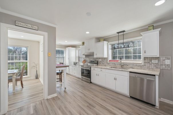 Dining room, Interior, Kitchen, Pendant Lights, Recessed Lighting, Stainless Steel Appliances, Wood Texture Flooring