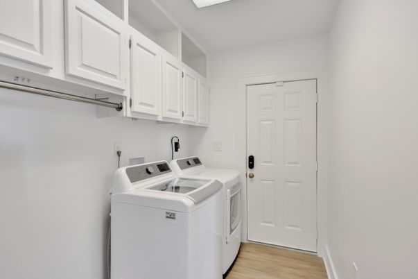 Interior, Washer, Wood Texture Flooring