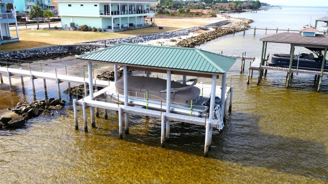 Exterior, Lake