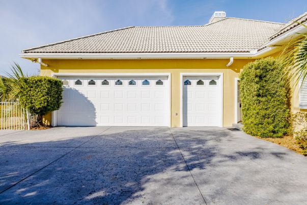Detached Garage, Exterior