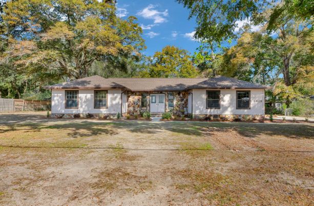 Backyard, Exterior, Facade, Ranch