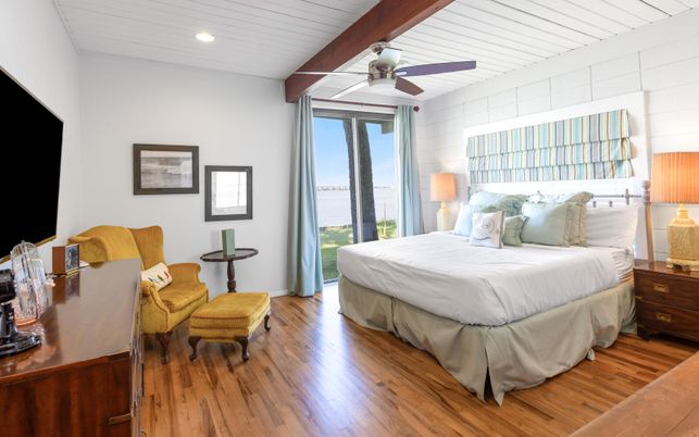 Bedroom, Interior, Recessed Lighting, Water, Wood Texture Flooring