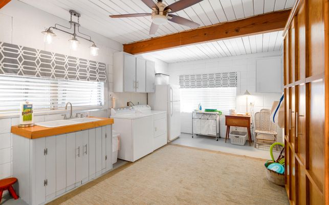 Interior, Washer, Wooden Beams