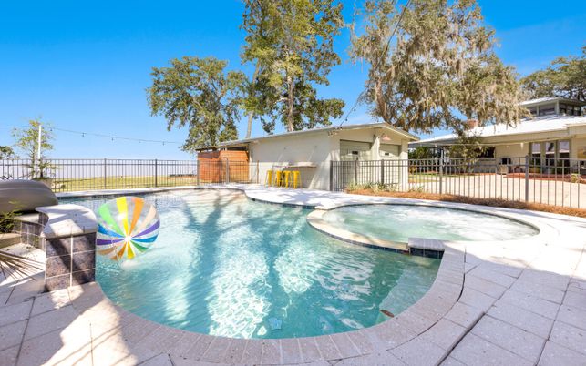 Exterior, Pool