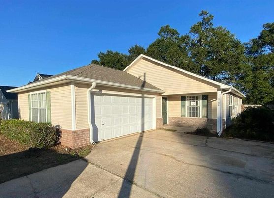 Attached, Exterior, Facade, Ranch