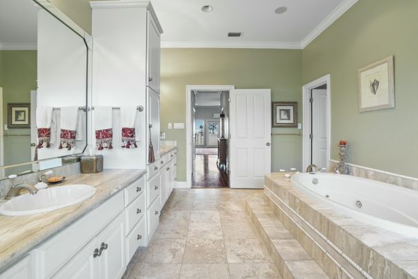 Bathroom, Dual Sink Vanities, Interior, Recessed Lighting