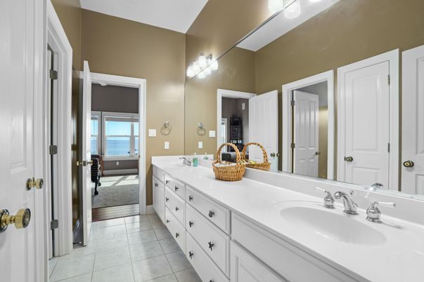 Bathroom, Dual Sink Vanities, Interior