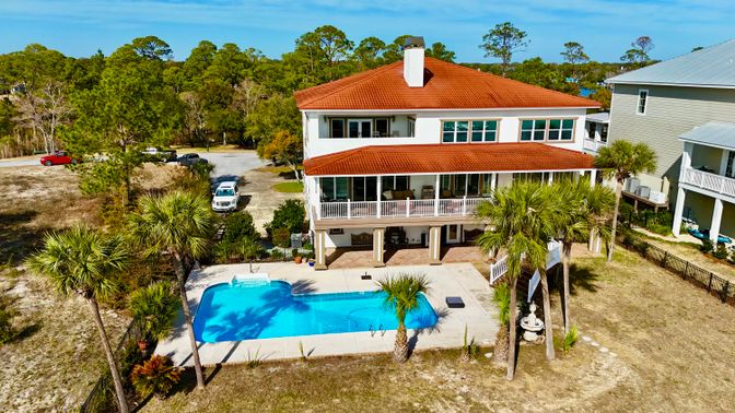 Exterior, Pool