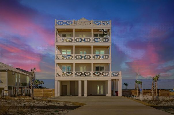 Exterior, Facade, Modern