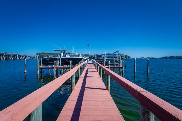 Exterior, Lake
