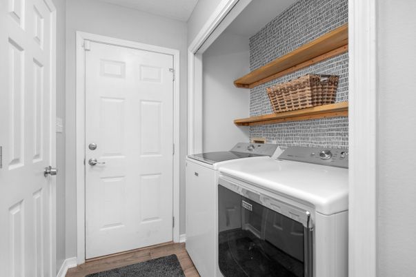 Interior, Washer, Wood Texture Flooring