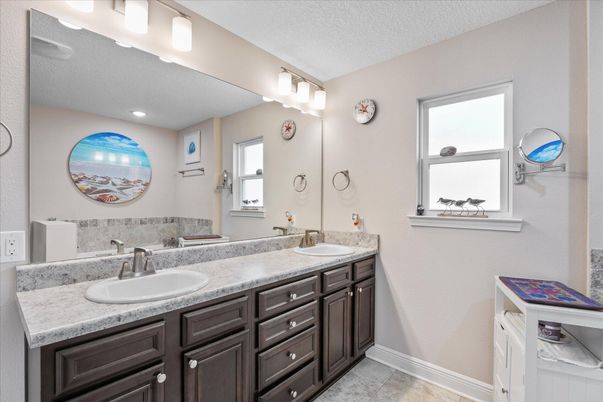 Bathroom, Dual Sink Vanities, Interior, Recessed Lighting