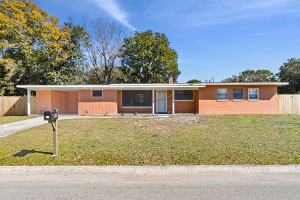 Backyard, Exterior, Facade, Ranch