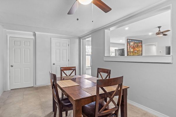Dining room, Interior, Recessed Lighting