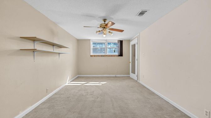 Empty room, Interior, Walk-in Closets