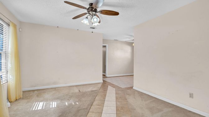 Empty room, Interior