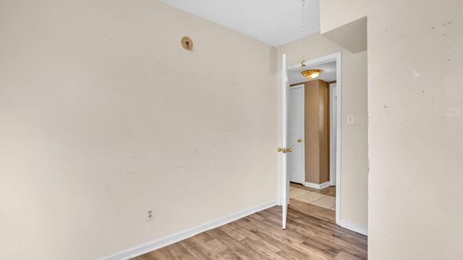 Empty room, Interior, Pendant Lights, Wood Texture Flooring