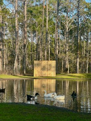 Exterior, Lake