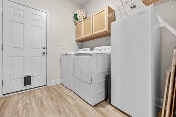 Interior, Washer, Wood Texture Flooring