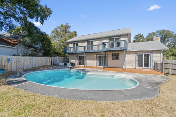 Exterior, Pool
