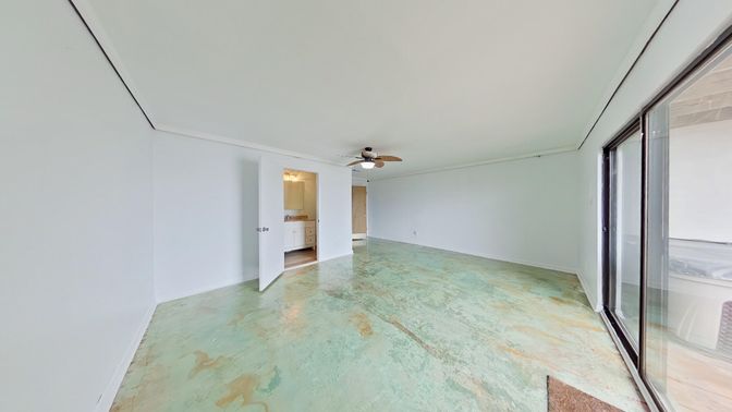 Empty room, Interior