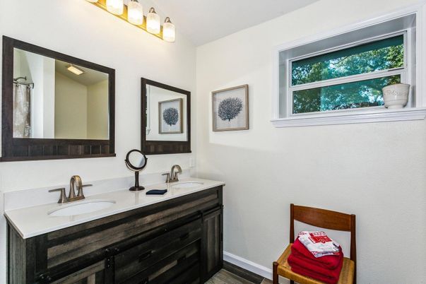 Bathroom, Dual Sink Vanities, Interior