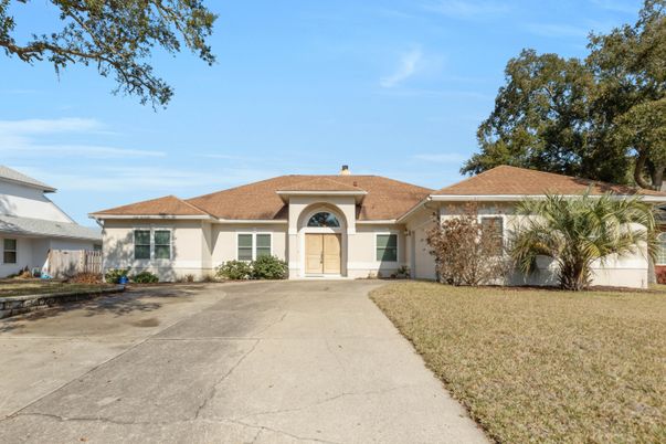Backyard, Exterior, Facade, Ranch