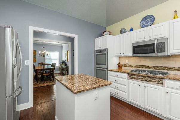 Chandelier, Dining room, Interior, Kitchen, Stainless Steel Appliances, Wood Texture Flooring