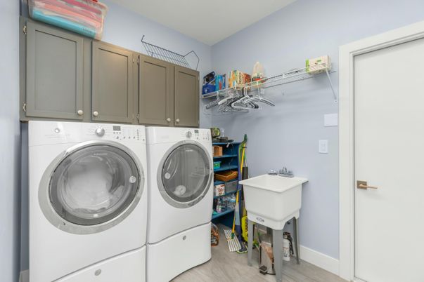 Interior, Utility Closets, Washer, Wood Texture Flooring