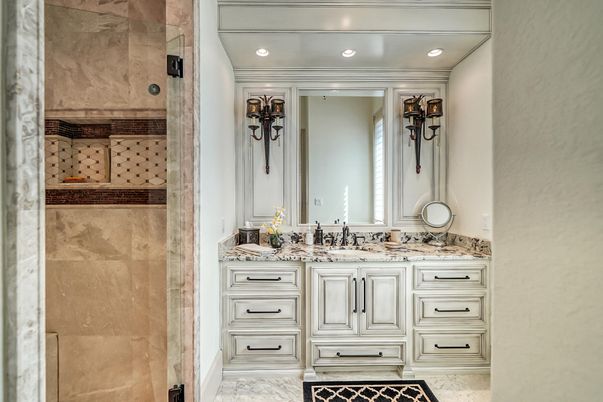 Bathroom, Dual Sink Vanities, Interior, Recessed Lighting