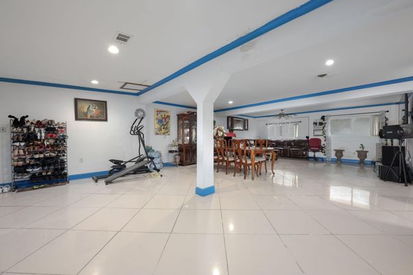 Dining room, Fitness Equipment, Interior, Recessed Lighting