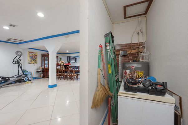 Dining room, Interior, Recessed Lighting