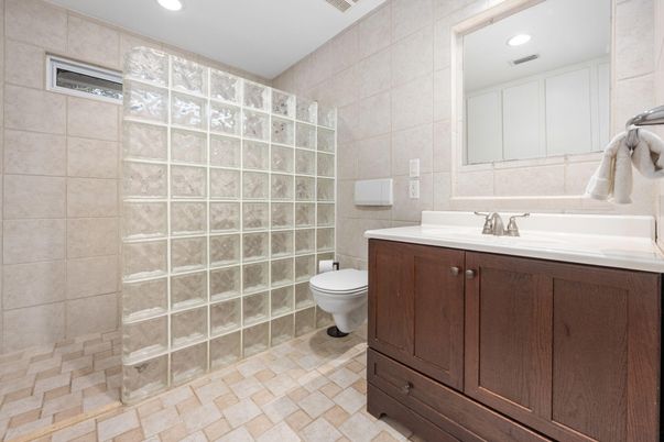 Bathroom, Interior, Recessed Lighting