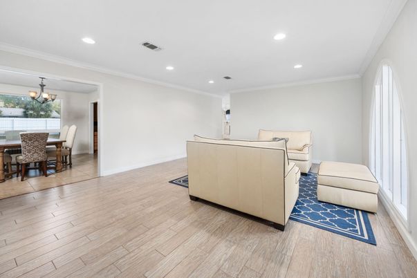 Chandelier, Dining room, Interior, Living room, Recessed Lighting, Wood Texture Flooring