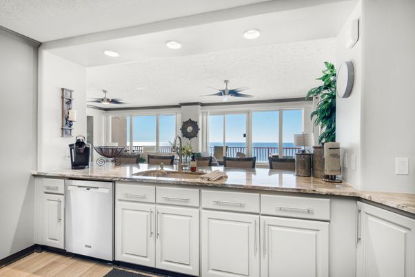 Interior, Kitchen, Recessed Lighting, Water, Wood Texture Flooring