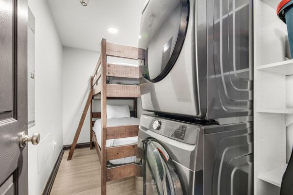 Interior, Recessed Lighting, Washer, Wood Texture Flooring