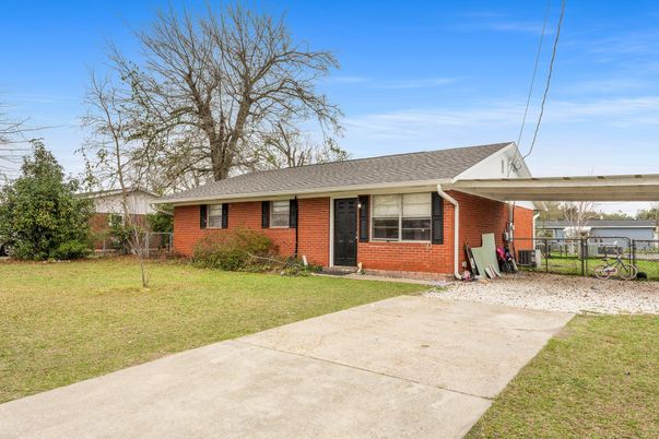 Backyard, Exterior, Facade, Brick Facade, Ranch