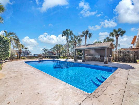 Exterior, Pool