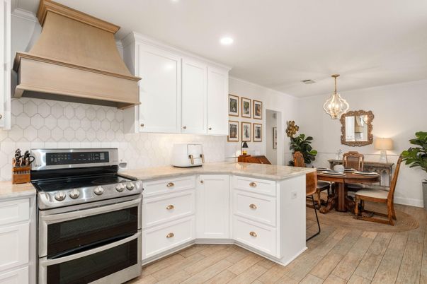 Dining room, Interior, Kitchen, Pendant Lights, Recessed Lighting, Wood Texture Flooring