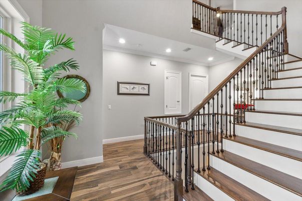 Interior, Recessed Lighting, Wood Texture Flooring