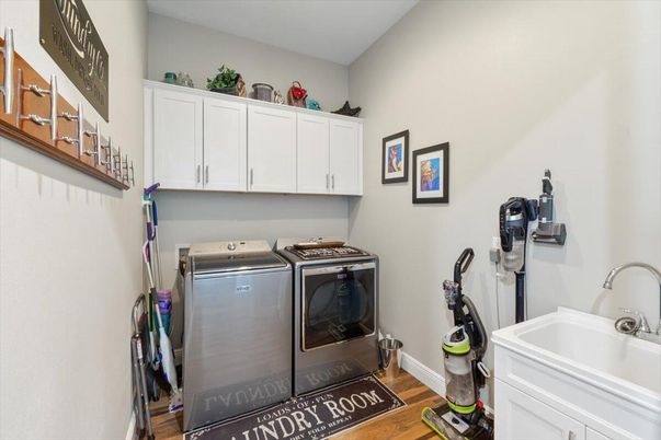 Interior, Washer, Wood Texture Flooring