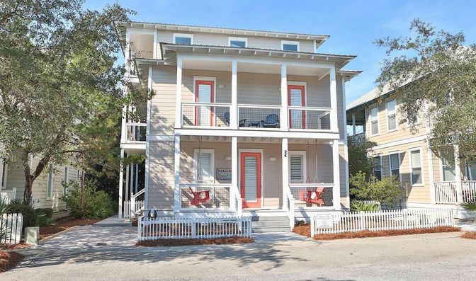 Exterior, Facade, American Foursquare