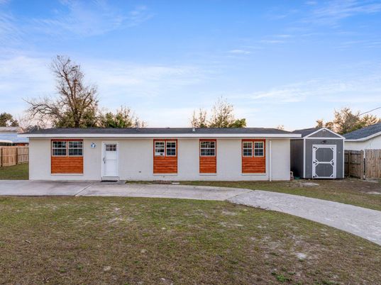 Backyard, Exterior, Facade, Ranch