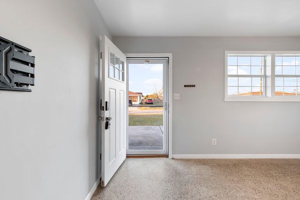 Empty room, Interior